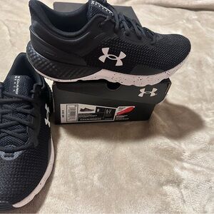 Under Armour Charged Escape 4